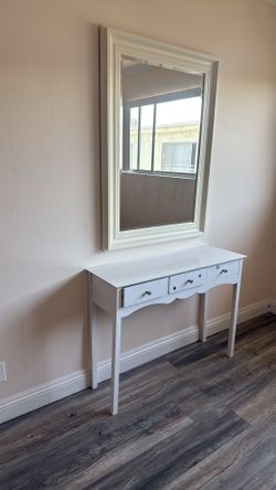 Small cabinet with mirror