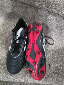 Adidas 8.5 soccer cleats