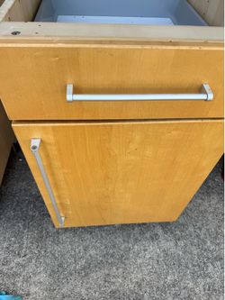 2@ 21“ base kitchen cabinets