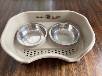 Pet feeder