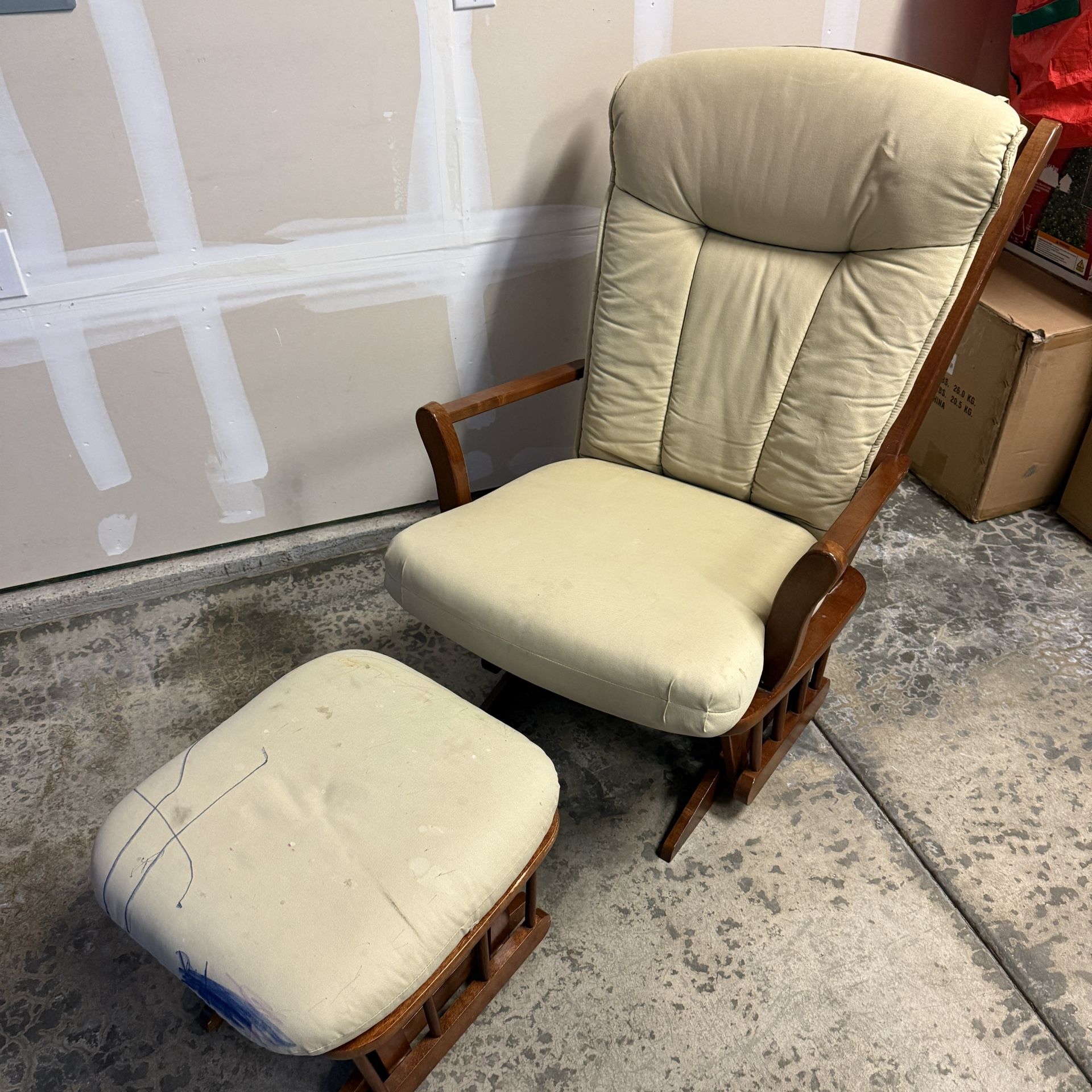Dutailier Glider & Ottoman Rocking Chair Nursery Baby Chair *READ