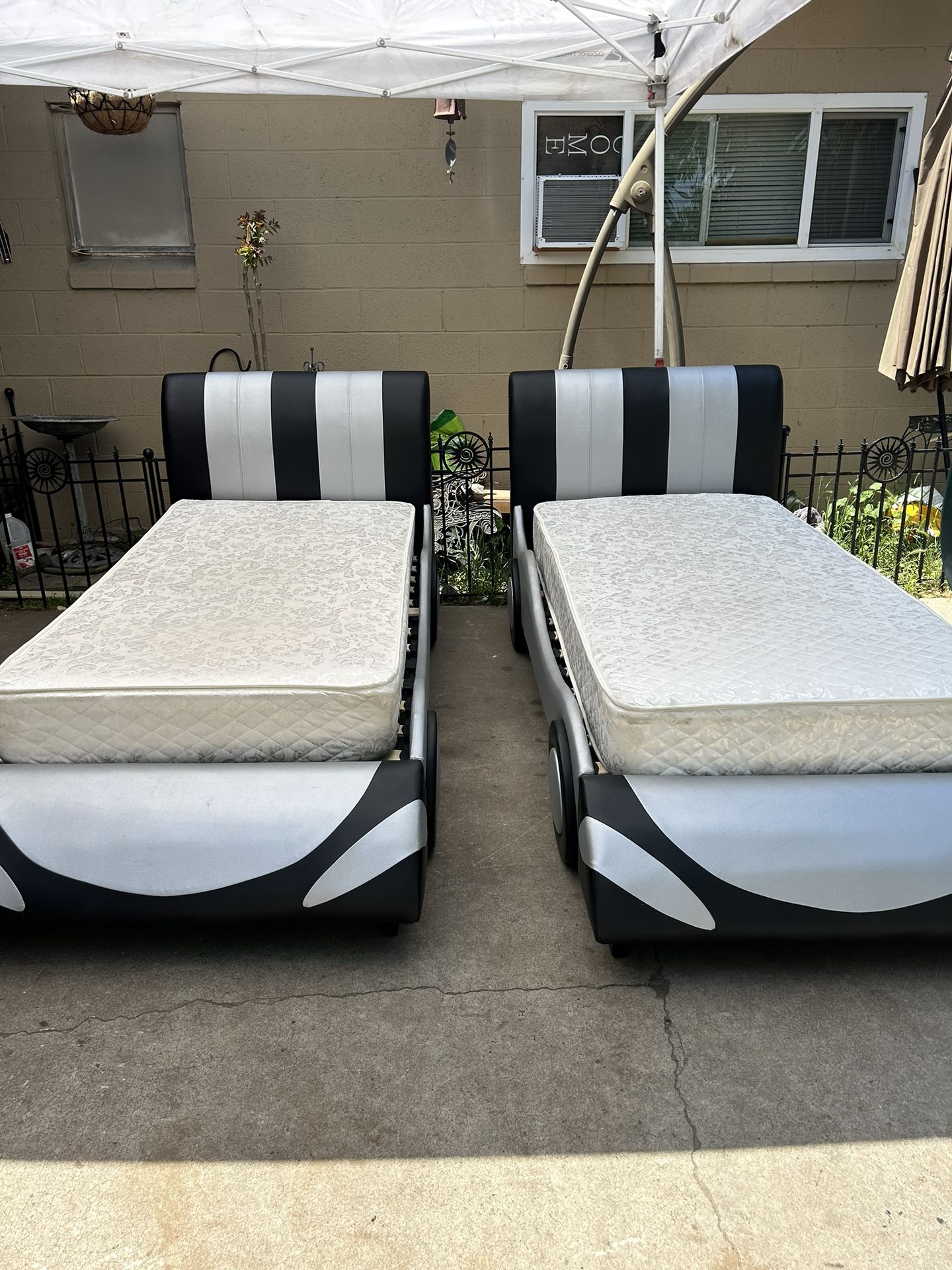 Twins Bed And Mattress 