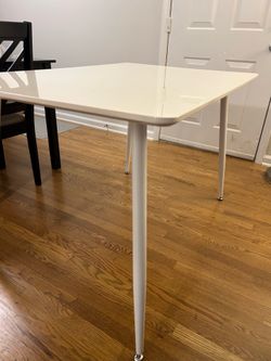 White dinning table