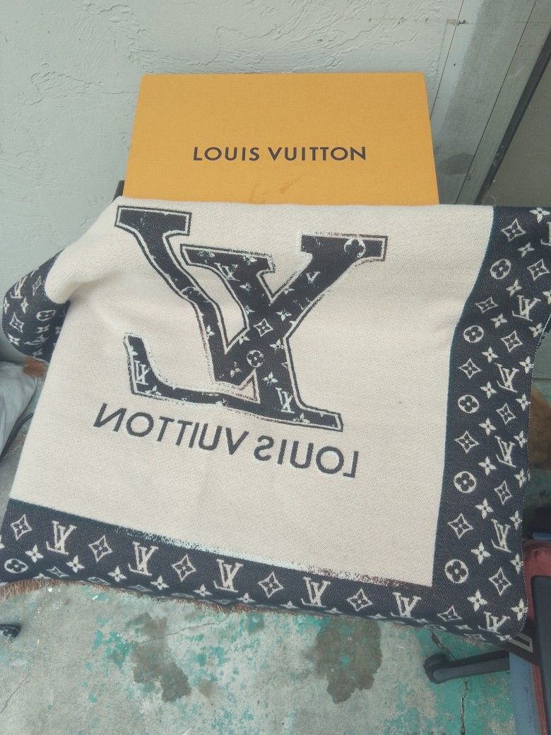 Louis Vuitton Scarf Shalk