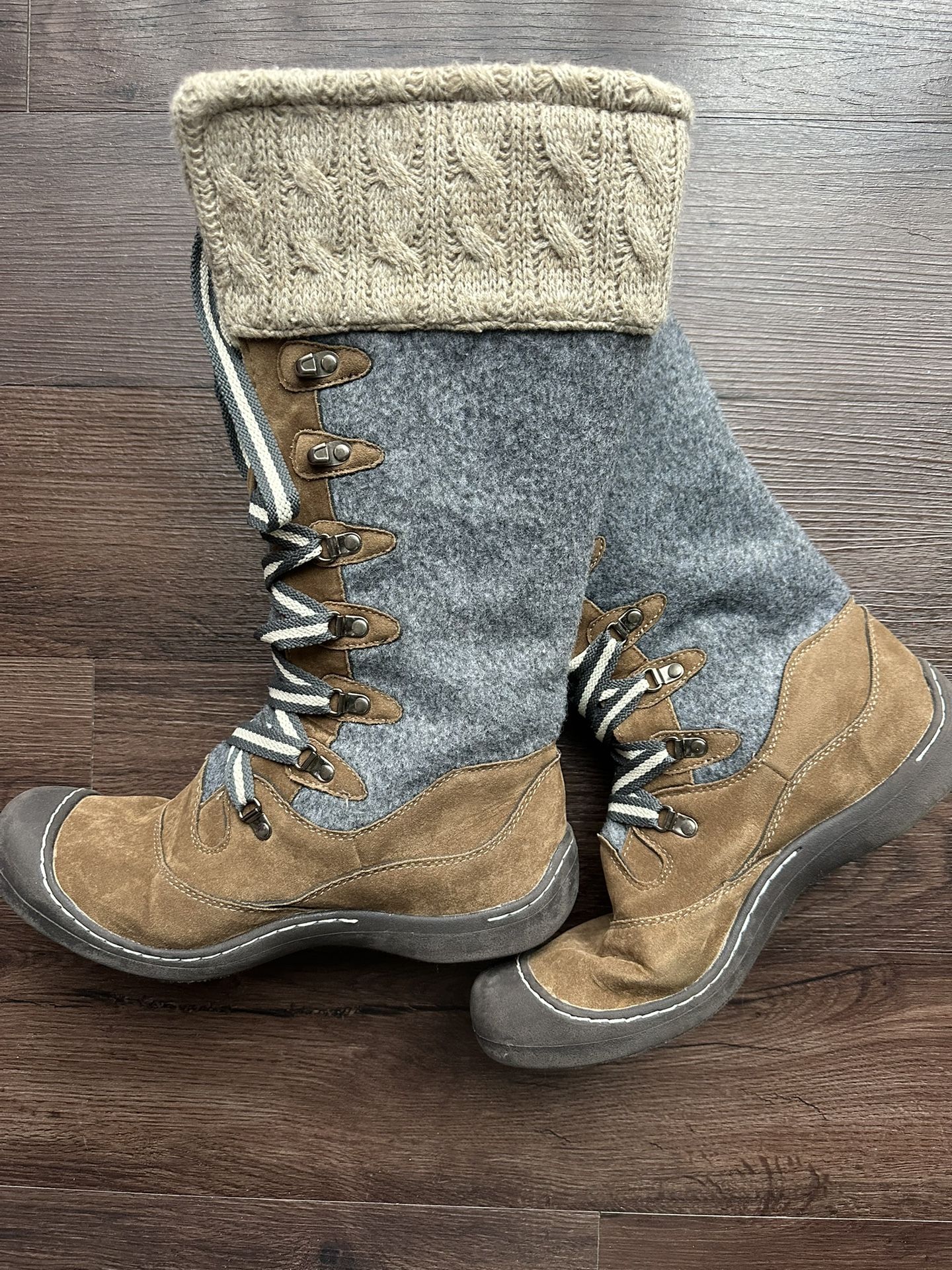 MUK LUKS Women's Lace Up Snow Boot, Size 10