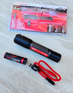 Milwaukee
2,000 Lumens REDLITHIUM USB Slide Focus Flashlight
