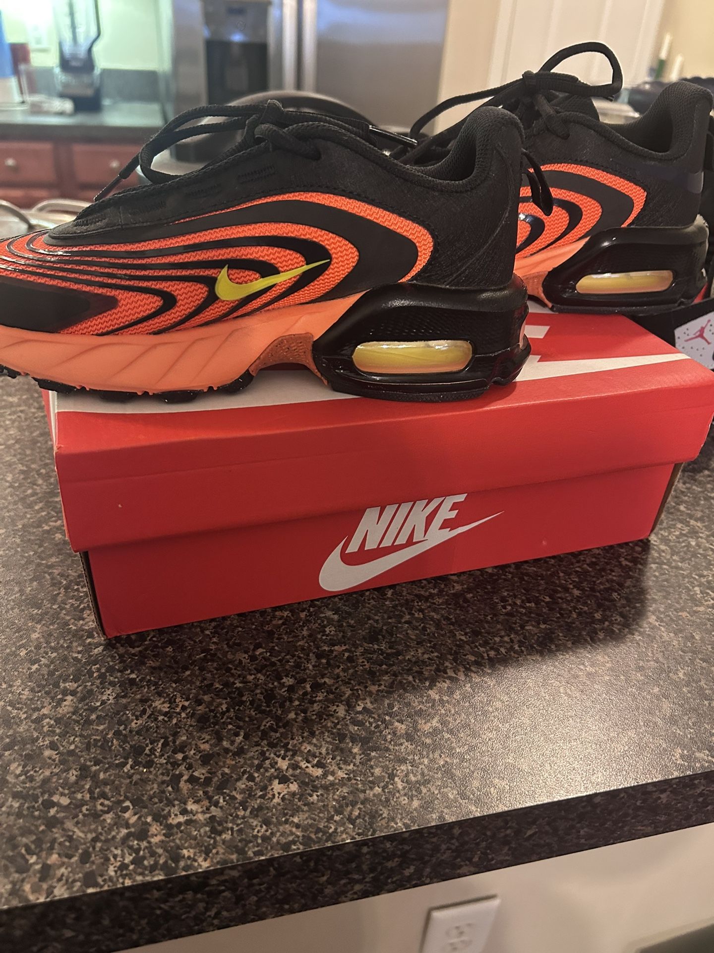 Nike Air Max Fire (GS) HYPER CRIMSON/LEMON VENOM 3.5Y