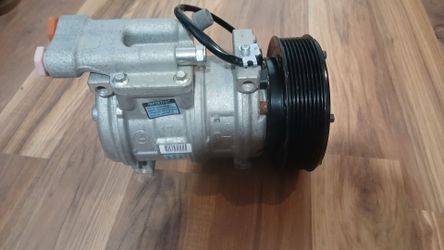 John Deere AT168543 / Denso 10PA17C  24Volt AC Compressor