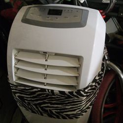 Portable Ac Unit With All Hook Ups And Remote 