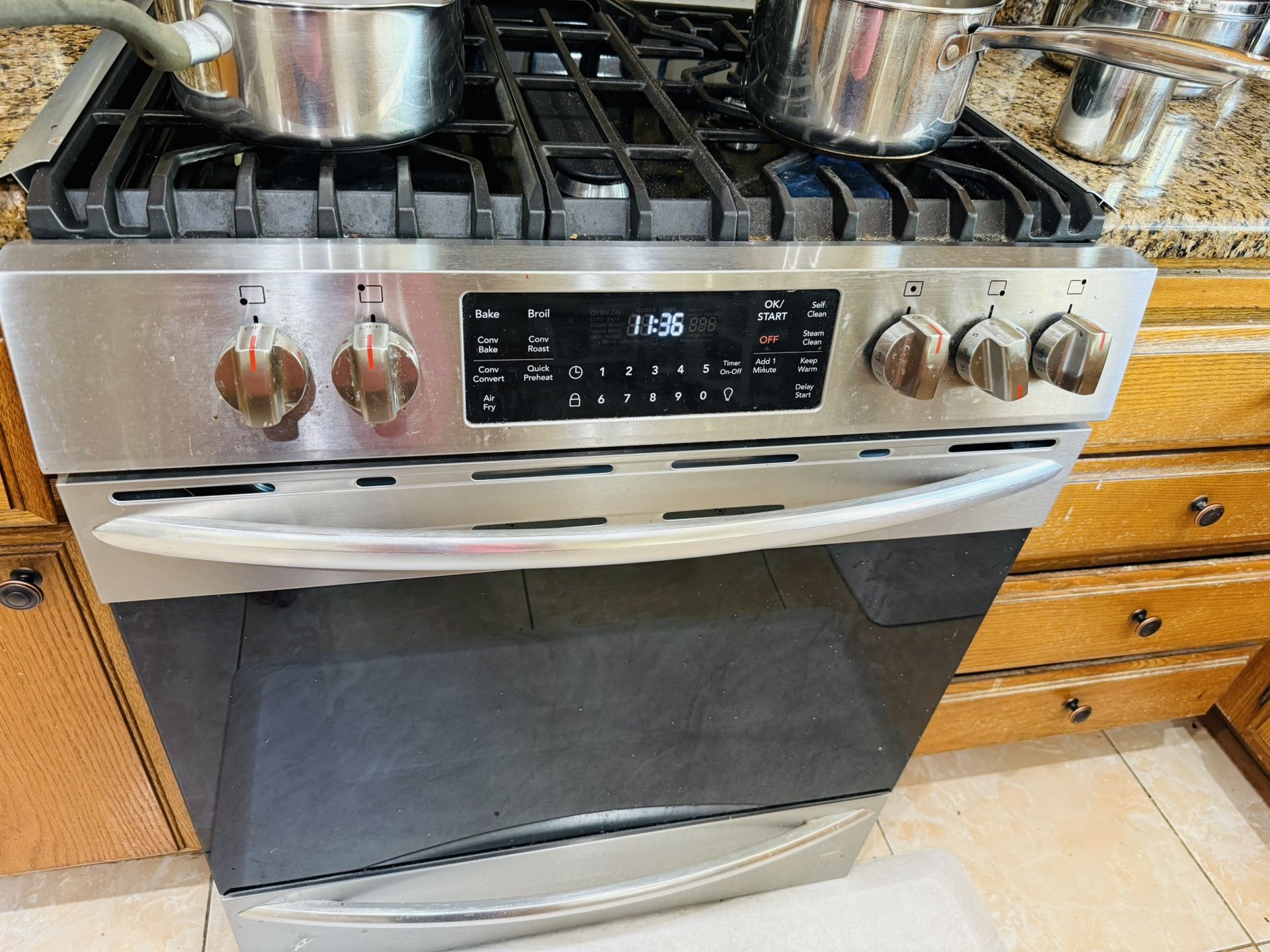 Frigidaire Gallery Stove Oven (Great Condition, Clean, Lightly Used)