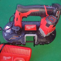 Ban Saw Milwakee De 12 Volts Con Batería Y Cargador