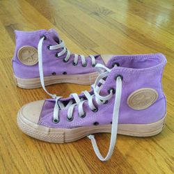 Woman’s Size 7 Converse All Stars