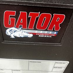 Gator large screen transport case with casters