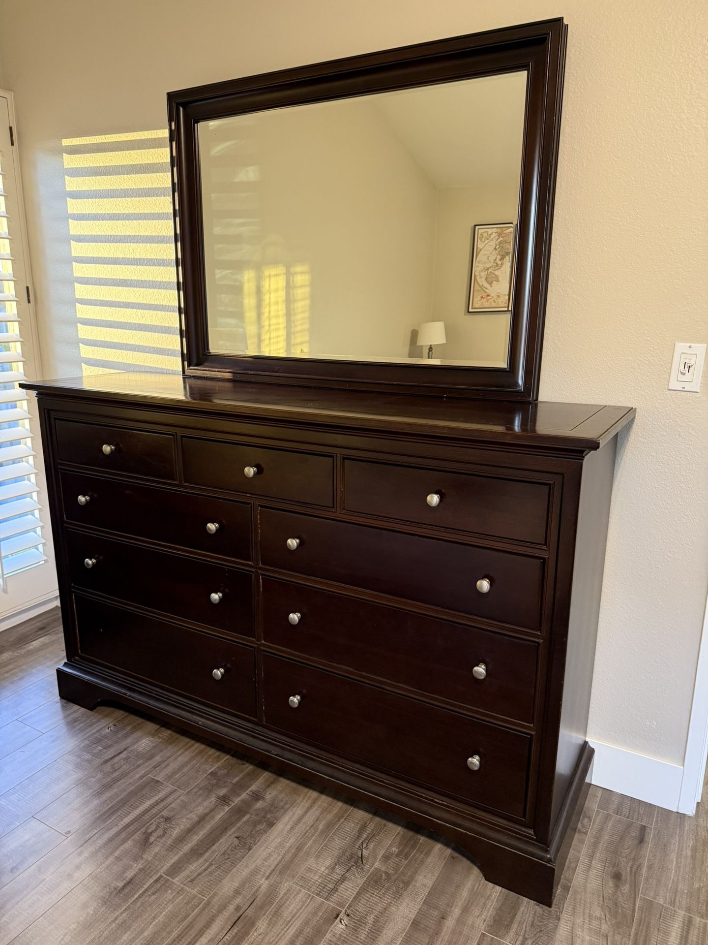 Stanley Furniture Dresser w/ Mirror + 2 Nightstands – Solid Wood, High-End Set (+ 2 Lamps)