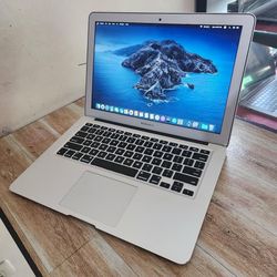 Apple MacBook Air 13” I5/8GB/256GB SSD $180