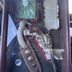 Limited Edition 22/300 Geronimo Western Shadow Box w/ Revolver, Knife & Antler Decor
