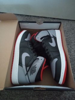 New In Box Black Gray Red Jordans Men10 4o2 383 391o
