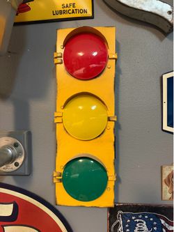 Light up Vintage Style Traffic Light Wall Decor man cave