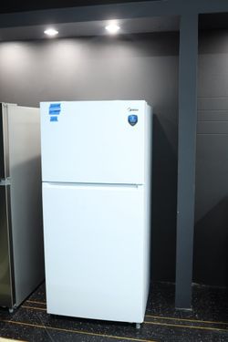 Midea 20.5 cu ft Top-Freezer Refrigerator (White) – Open Box, New