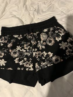 Size medium light weight floral shorts