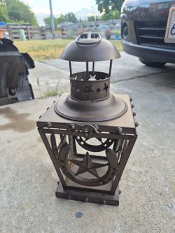 Horseshoe metal lantern