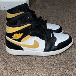 Visalia CA, Air Jordan 1 Mid pollen white black
