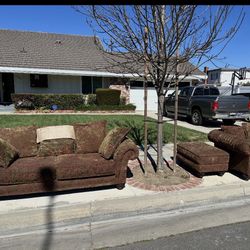 FREE - Sofas And Ottoman