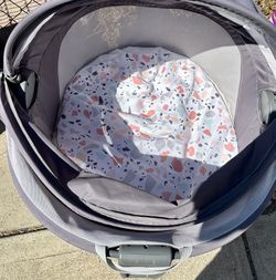 Playpen /Bassinet On The Go Portable .