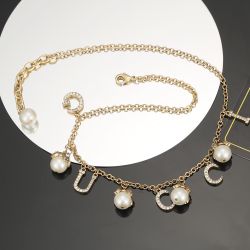 A retro and fashionable high-end necklace