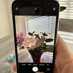 iPhone XR 128 GB UNLOCKED