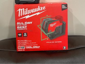 Milwaukee M12 Green Cross Line & Plumb Points Laser
