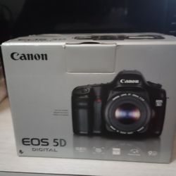 Canon EOS 5D w/ 2 batteries and charger