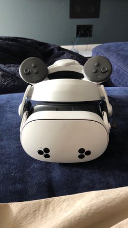 Meta Quest 3S w/ New Head-strap and Portable Battery