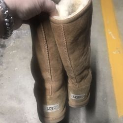 UGGs Size 4 