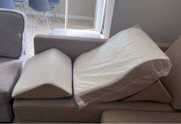 3-Piece Memory Foam Wedge Pillow Set – Excellent Condition