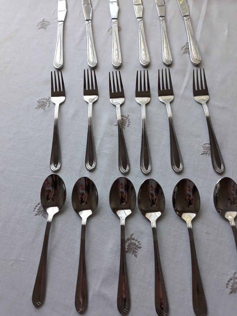 NEW AVALON 24 PIECE STAINLESS FLATWARE