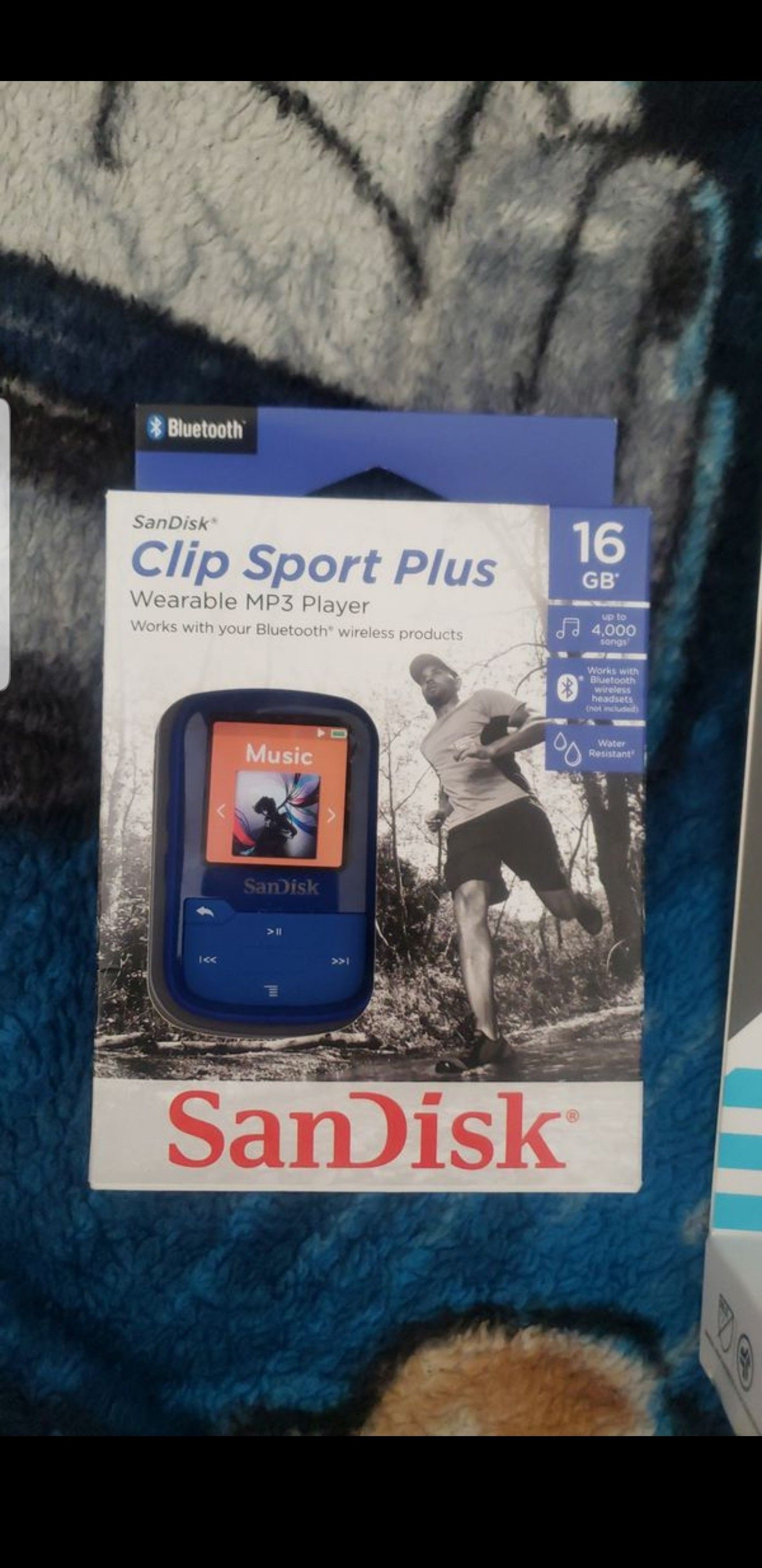 Sandisk mp3 player and bluetooth headphones