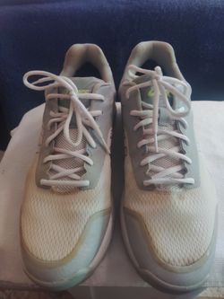 A s i c s golf shoes size 11 and 1/2 color light gray neon green light white comfortable shoes use four times comes with the golf bag for the shoes