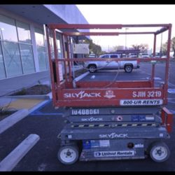 2015 Skyjack 19’ Scissor Lifts 