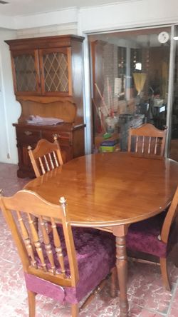 Table/w chairs and wall hutch