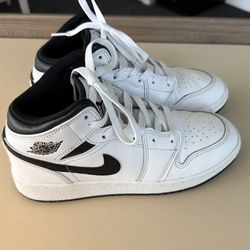 Jordan’s  youth size 5