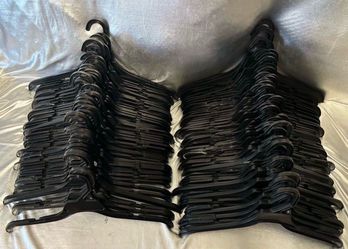 100 HANGARES SIZE LARGE 👗👕👚$20