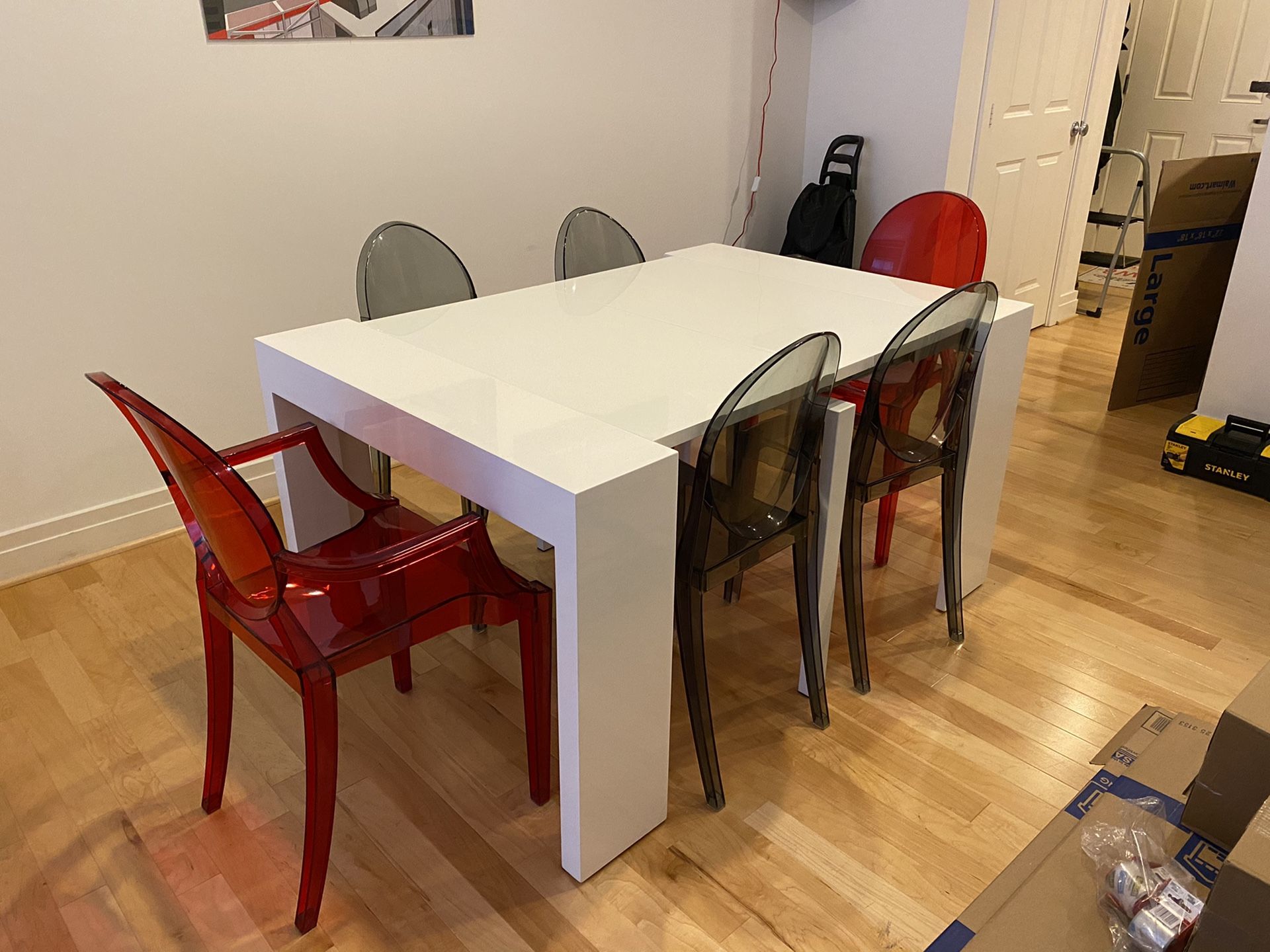 Modern White Collapsible/Expandable Dining Table with Acrylic Chairs
