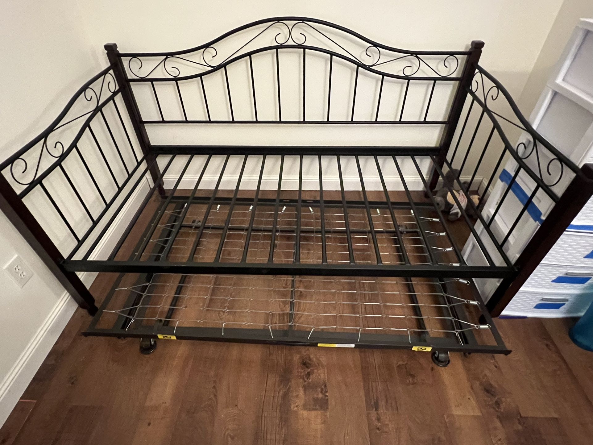 Twin Size Trundle Bed