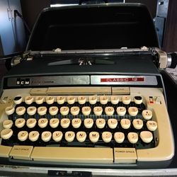 Smith-Corona. Classic 12 Typewriter