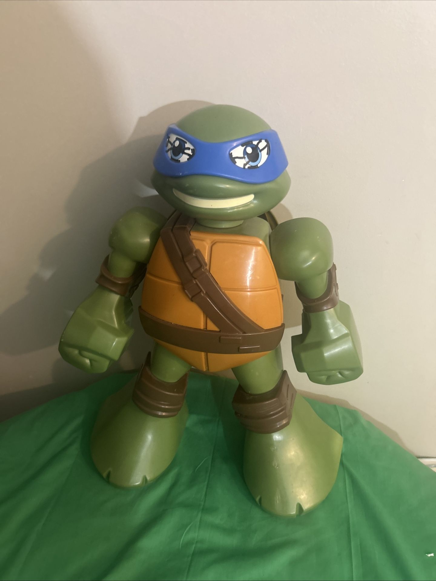 2015 Viacom LARGE Teenage Mutant Ninja Turtles TMNT Leonardo Action Figure 21"