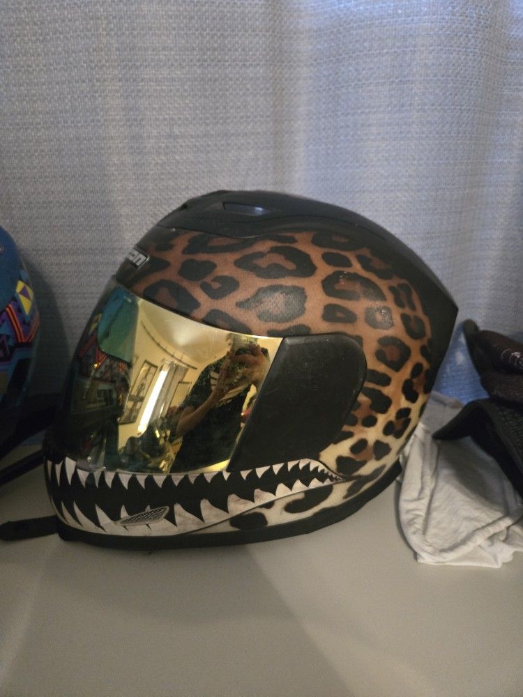 Icon Airframe Sauvage Leopard Helmet - size XS