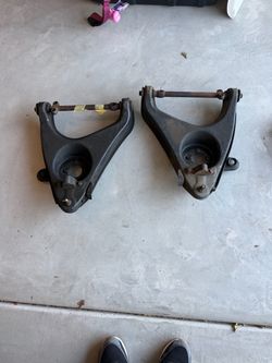Upper and lower arms and idle arm