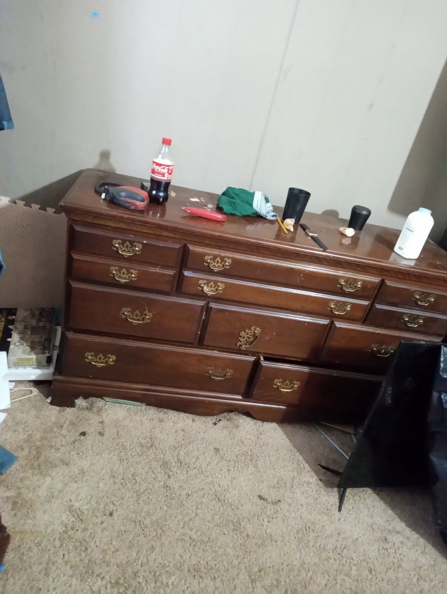 Dresser In Good Condition 