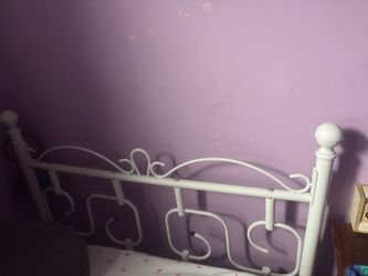 White Metal Twin Bedframe